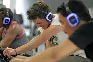 Biking ou HIIT : Quel Entraînement Choisir pour Brûler Plus de Calories